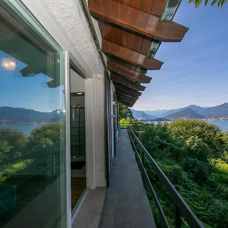 Laveno-mombello Sleeps 6 Pool