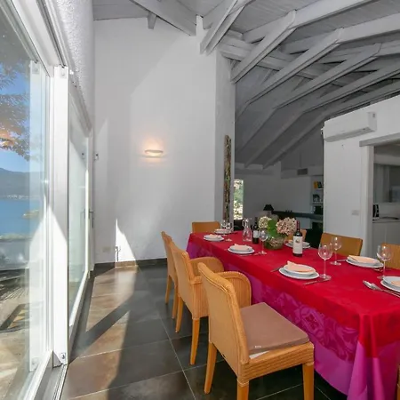 Laveno-mombello Sleeps 6 Pool *