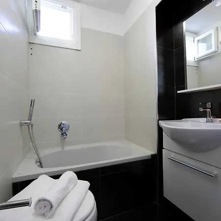 Laveno-mombello Sleeps 6 Pool Villa *